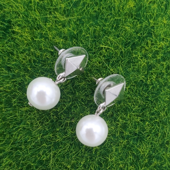 Pearl Haze Earrings E1019 - Picture 1 of 3